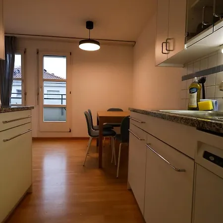 Bright & Practical 2br Near Center Zurigo