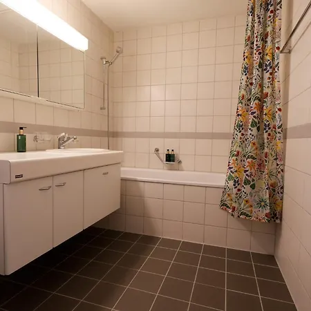 Bright & Practical 2br Near Center *