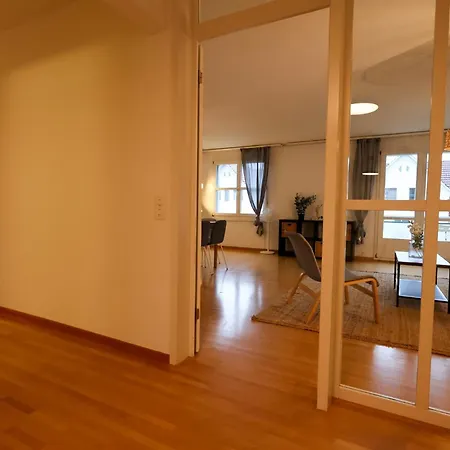 Bright & Practical 2br Near Center Zurigo